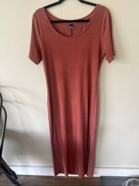Old Navy Rust Scoop-Neck Short Sleeve Maxi Dress 
Size Large